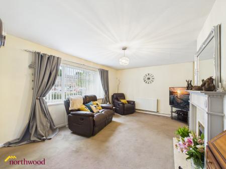 3 bedroom Semi-detached house for sale in Woodgreen Avenue, Banbury, OX16
