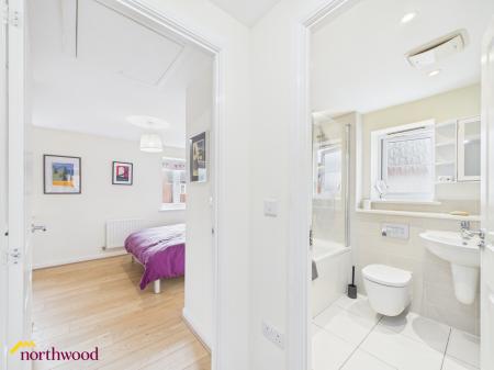 2 bedroom End of terrace house for sale in Swift Drive, Banbury, OX15