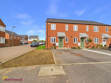 2 bedroom End of terrace house for sale in Swift Drive, Banbury, OX15