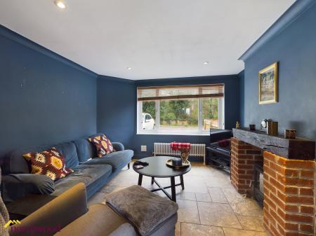 3 bedroom End of terrace house for sale in Grimsbury Green, Banbury, OX16