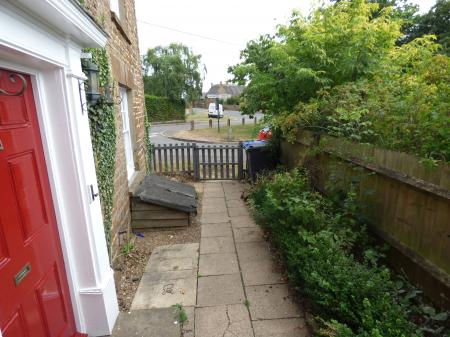 3 bedroom House to let in The Green, Byfield, NN11