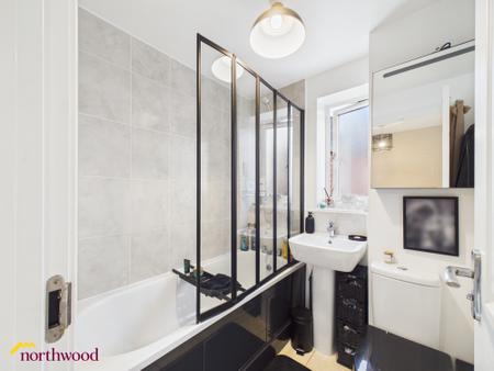 2 bedroom Semi-detached house for sale in De la Warr Drive, Banbury, OX16