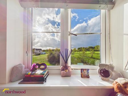 2 bedroom Semi-detached house for sale in De la Warr Drive, Banbury, OX16