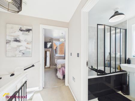 2 bedroom Semi-detached house for sale in De la Warr Drive, Banbury, OX16