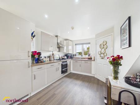 2 bedroom Semi-detached house for sale in De la Warr Drive, Banbury, OX16