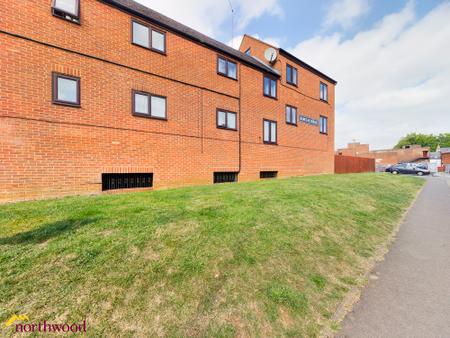 1 bedroom Flat to let in Christchurch Court, Banbury, OX16