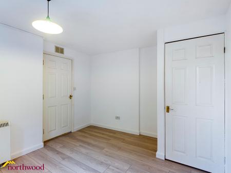1 bedroom Flat to let in Christchurch Court, Banbury, OX16