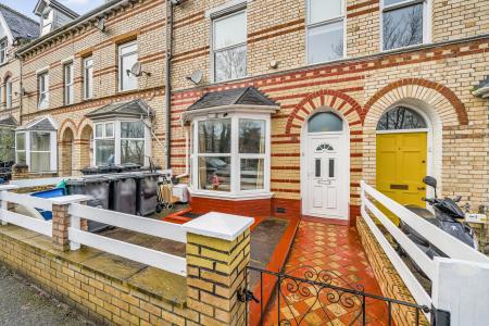 3 bedroom Flat for sale in 32 Sticklepath Terrace, Sticklepath, Barnstaple, EX31