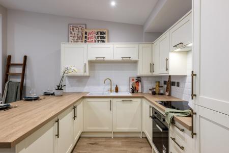 2 bedroom Flat to let in High Street, Barnstaple, EX31