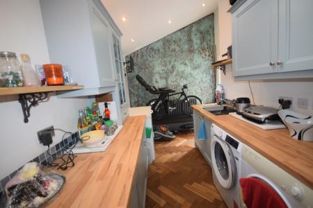 4 bedroom Semi-detached house to let in Rock Avenue, Newport, Barnstaple, EX32