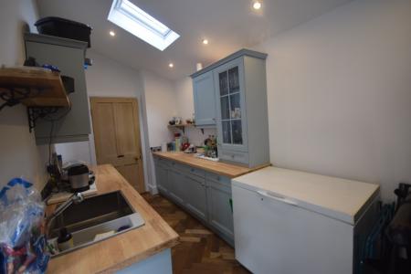 4 bedroom Semi-detached house to let in Rock Avenue, Newport, Barnstaple, EX32