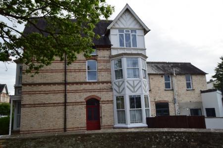 4 bedroom Semi-detached house to let in Rock Avenue, Newport, Barnstaple, EX32