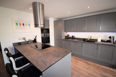 2 bedroom Flat to let in Taw Wharf, Barnstaple, EX31