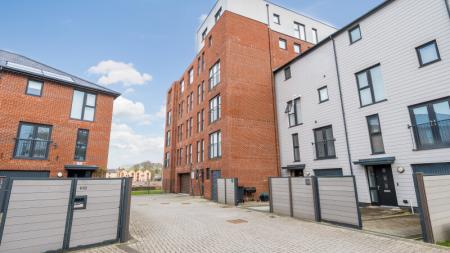 2 bedroom Flat to let in Taw Wharf, Barnstaple, EX31