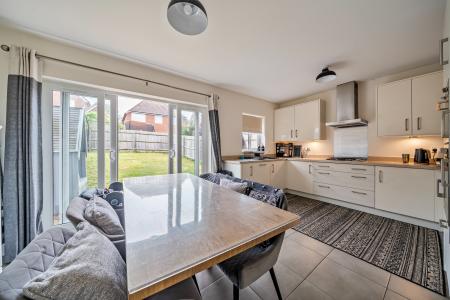 3 bedroom Semi-detached house to let in Blackmore Avenue, Bideford, EX39