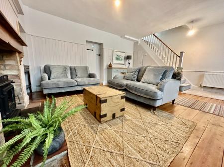 3 bedroom Terraced House to let in Market Street Appledore