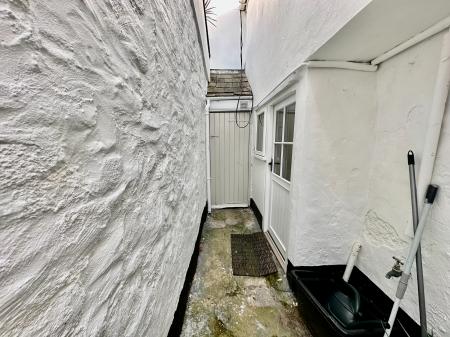 3 bedroom Terraced House to let in Market Street Appledore