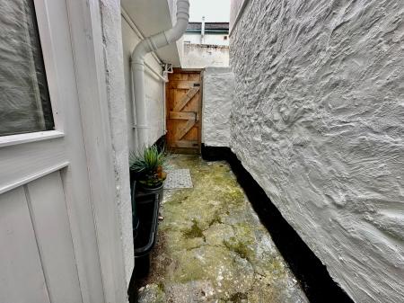 3 bedroom Terraced House to let in Market Street Appledore