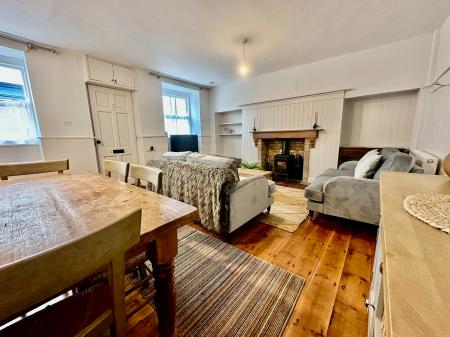 3 bedroom Terraced House to let in Market Street Appledore