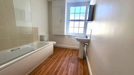 2 bedroom Flat to let in 7 Bridgeland Street, Bideford, EX39