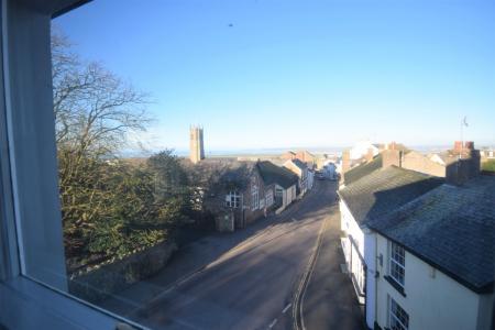 2 bedroom Flat to let in Fore Street, Northam, EX39