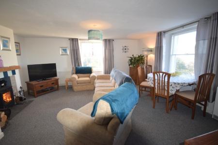 2 bedroom Flat to let in Fore Street, Northam, EX39