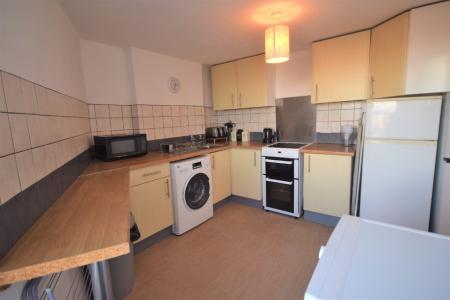 2 bedroom Flat to let in Fore Street, Northam, EX39