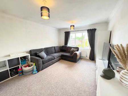 2 bedroom Flat for sale in Breadels Field, Beggarwood, Basingstoke, RG22