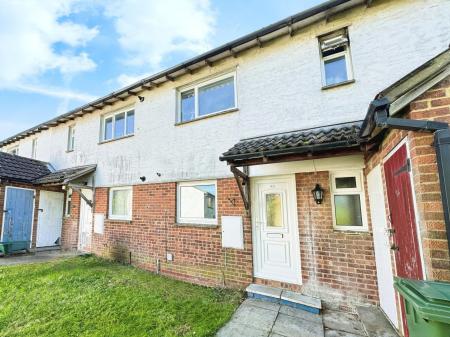 1 bedroom Ground floor maisonette for sale in Stravinsky Road, Old Hatch Warren, Basingstoke, RG22