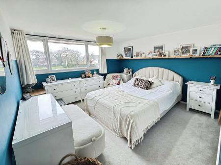 3 bedroom End of terrace house for sale in Western Way, South Ham, Basingstoke, RG22