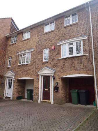 3 bedroom Town house to let in Longacre Rise, Chineham, RG24