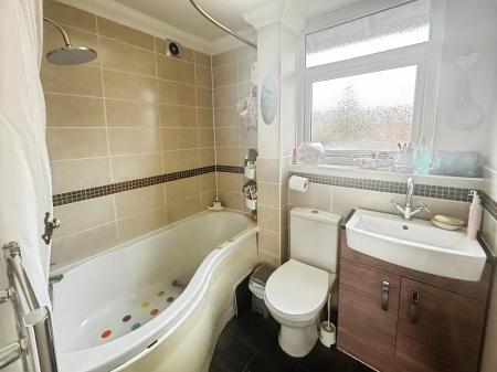 3 bedroom End of terrace house for sale in Baird Avenue, Basingstoke, RG22