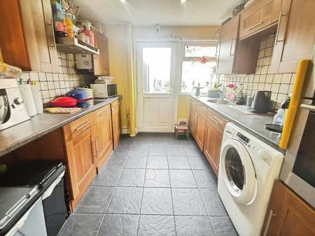 3 bedroom End of terrace house for sale in Baird Avenue, Basingstoke, RG22
