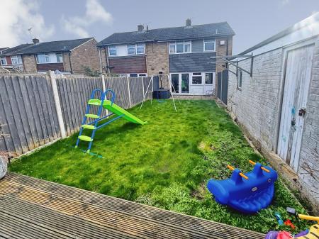 3 bedroom End of terrace house for sale in Baird Avenue, Basingstoke, RG22