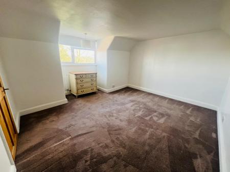 3 bedroom Semi-detached house to let in Alexandra Terrace, Hook, RG29