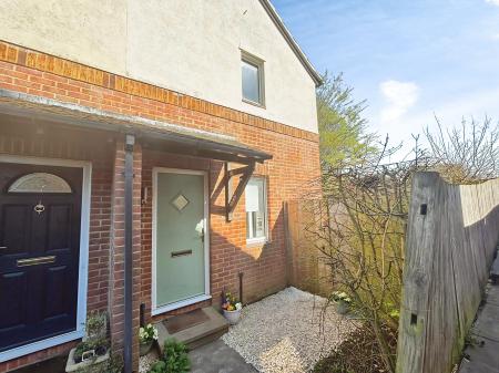 1 bedroom Semi-detached house for sale in Beecham Berry, Brighton Hill, Basingstoke, RG22