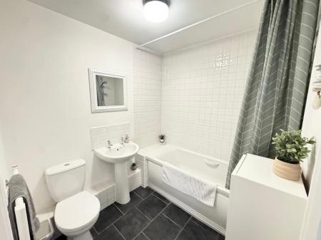 2 bedroom Flat for sale in Egerton Drive, Basingstoke, RG24