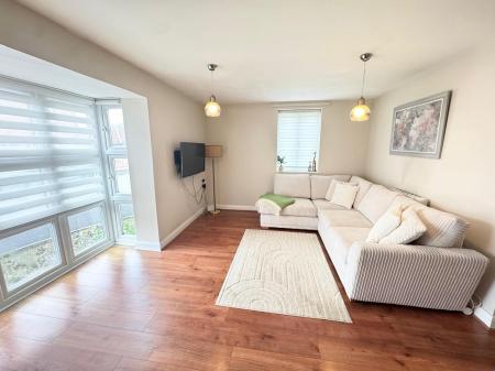 2 bedroom Flat for sale in Egerton Drive, Basingstoke, RG24