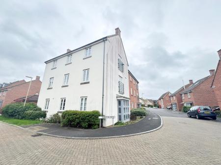 2 bedroom Flat for sale in Egerton Drive, Basingstoke, RG24