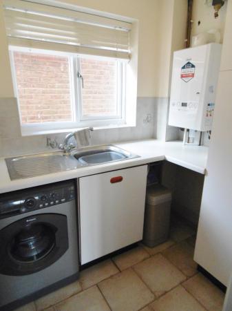 2 bedroom Detached house to let in Monarch Close, Hatch Warren, Basingstoke, RG22