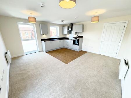 2 bedroom Flat to let in New Road, Tadley, RG26
