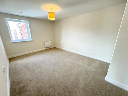2 bedroom Flat to let in New Road, Tadley, RG26