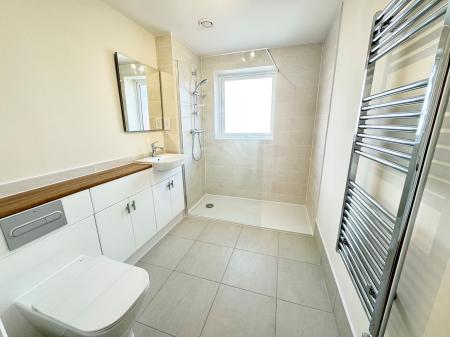 2 bedroom Flat to let in New Road, Tadley, RG26