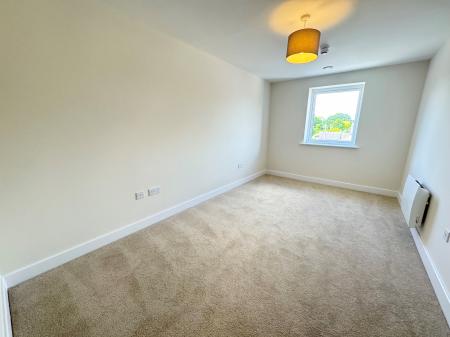 2 bedroom Flat to let in New Road, Tadley, RG26