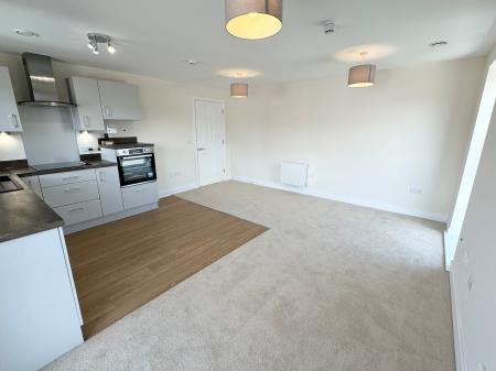 2 bedroom Flat to let in New Road, Tadley, RG26