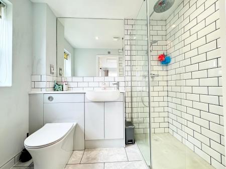 5 bedroom Detached house for sale in Firecrest Road, Gabriel Park, Basingstoke, RG22