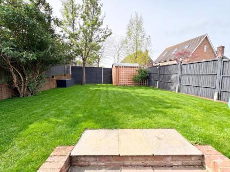 5 bedroom Detached house for sale in Firecrest Road, Gabriel Park, Basingstoke, RG22