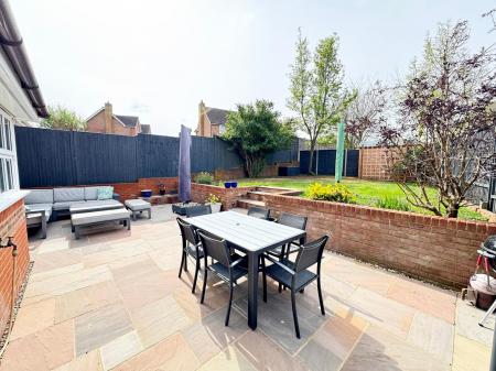 5 bedroom Detached house for sale in Firecrest Road, Gabriel Park, Basingstoke, RG22