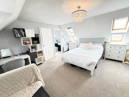 5 bedroom Detached house for sale in Firecrest Road, Gabriel Park, Basingstoke, RG22