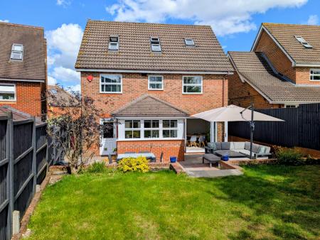 5 bedroom Detached house for sale in Firecrest Road, Gabriel Park, Basingstoke, RG22